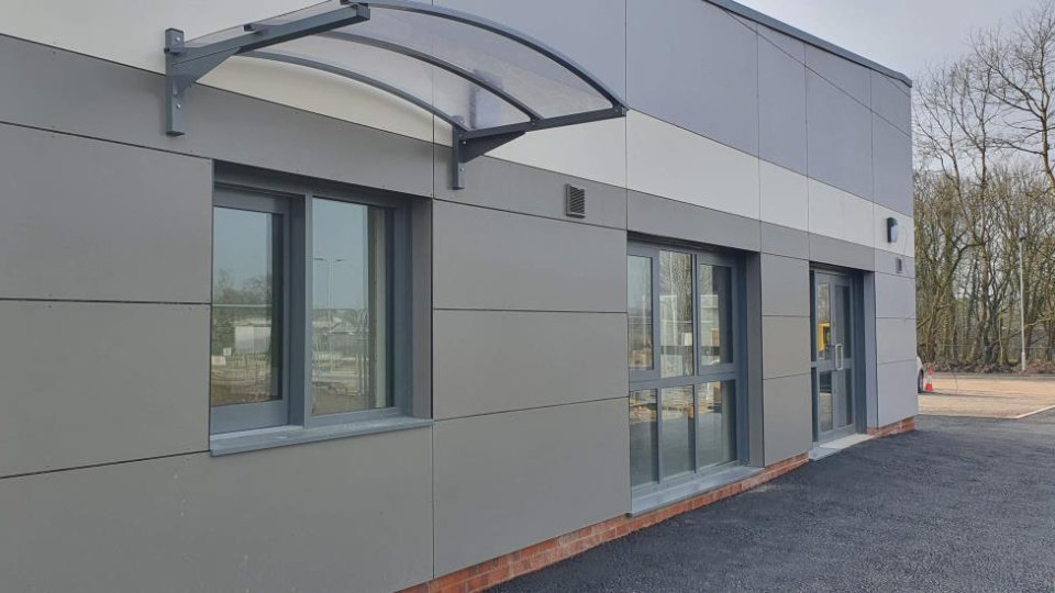 External servery to the kitchen